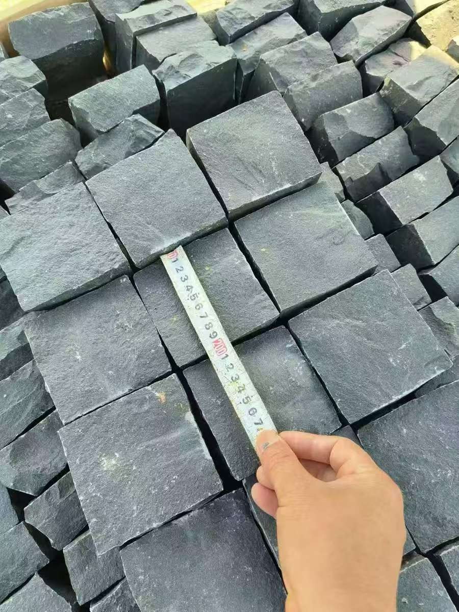 (4)